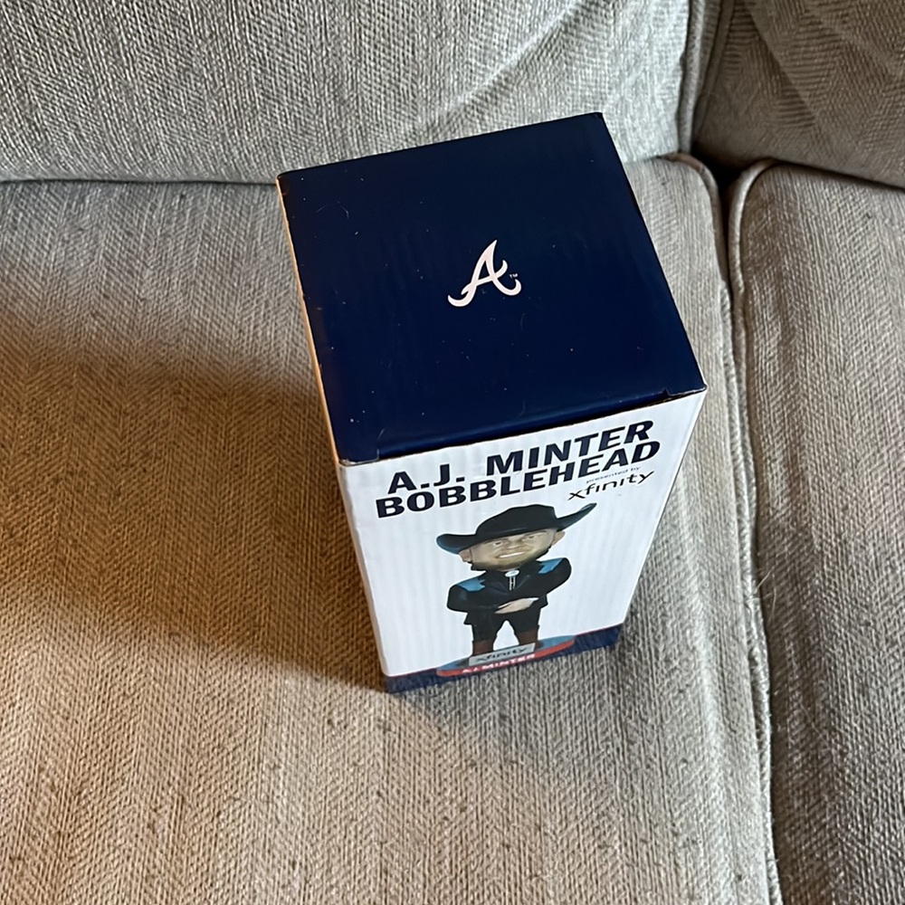 A.J Minter Collectors Bobblehead-Atlanta Braves - Picture 5 of 5